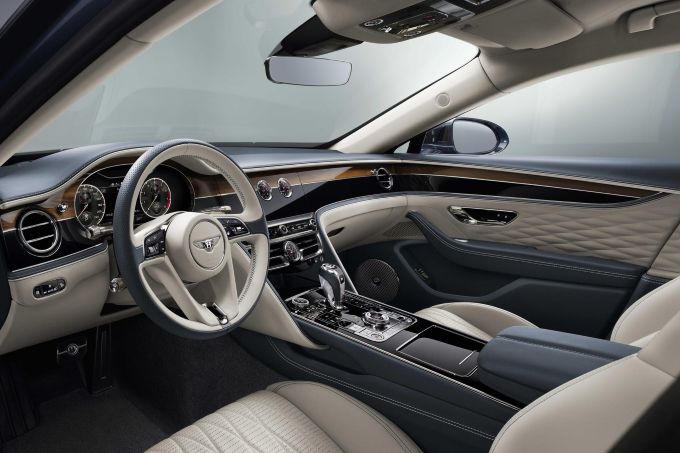 Bentley Flying Spur: Sportsedan & limousine in één