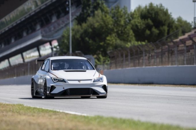 Mattias Ekström wordt officieel CUPRA e-Racer fabriekscoureur