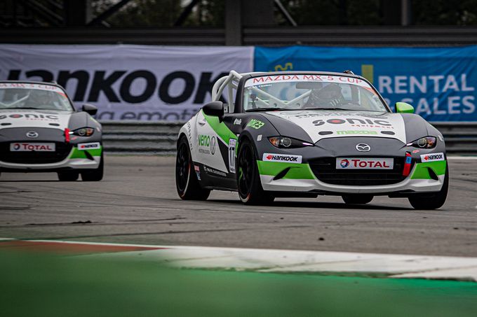 Mazda MX-5 Cup Maxime Oosten en Milan Teekens
