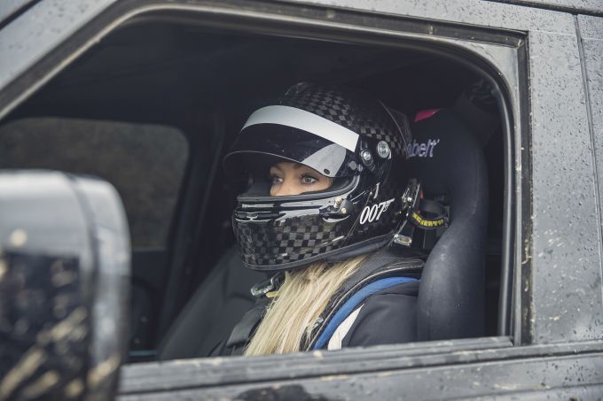 Nieuwe Land Rover Defender tot het uiterste gedreven in nieuwe James Bond-film No Time To Die