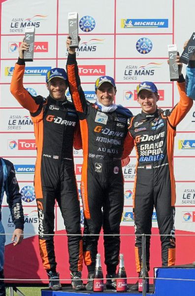 Leonard Hoogenboom rechts met Roman Rusinov en James French