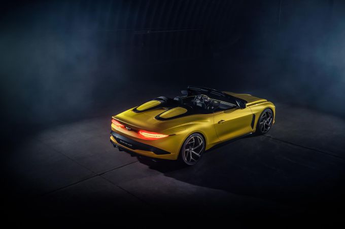 Bentley Bacalar is een dakloze ‘barchetta’, die overduidelijk is geïnspireerd op de EXP 100 GT concept car