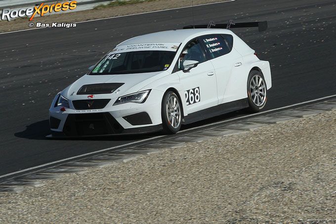 Vader Ivo Breukers samen in actie met zoons Rick en Luc Breukers podium in eerste race op Zandvoort