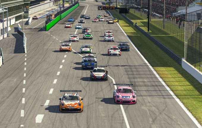 Porsche Mobil 1 Supercup Virtual Edition Monza Ten Voorde vooraan