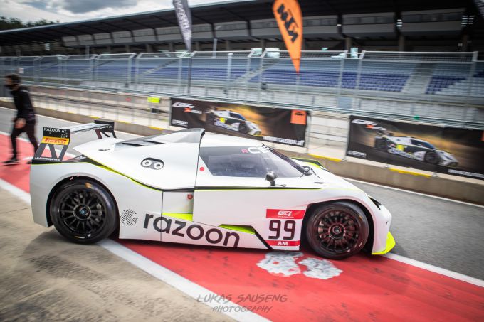 Rick Bouthoorn debuteert met spectaculaire KTM X-Bow in de autosport