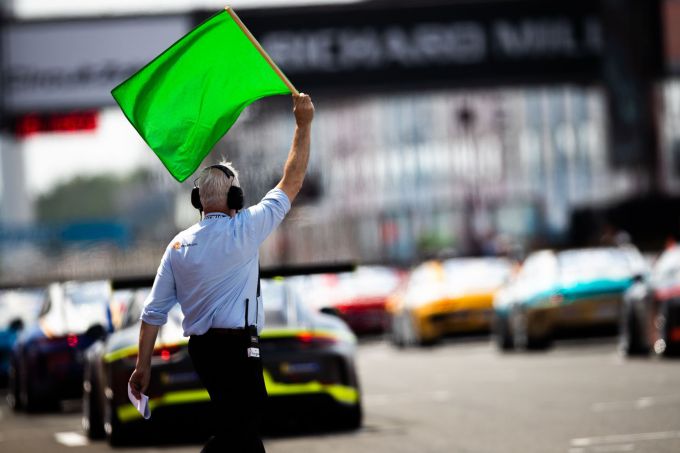 Porsche vlag zwaaien
