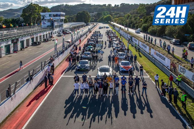 24HSeries_Pergusa_fraai_startveld
