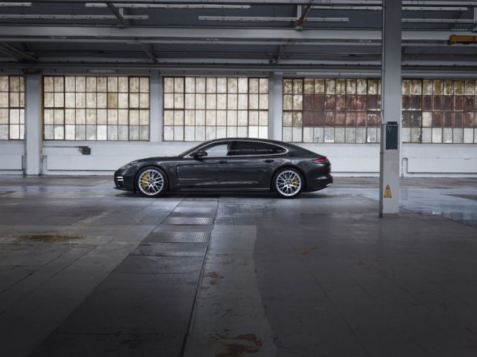 Tot zelfs 700 pk: nieuwe plug-in hybrideversies voor Porsche Panamera