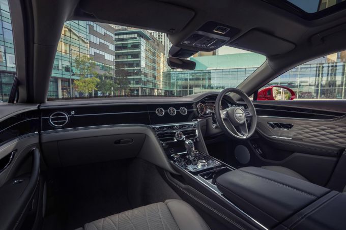  Bentley onthult de Flying Spur V8