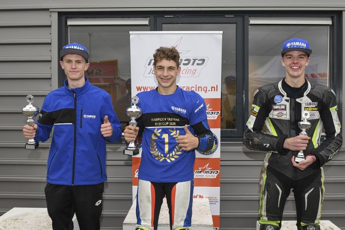 Van Steenbergen kampioen Yamaha KicXstart R125 Cup na zinderende finale