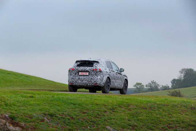 Nissan bouwt spanning op: volledig nieuwe QASHQAI in aantocht