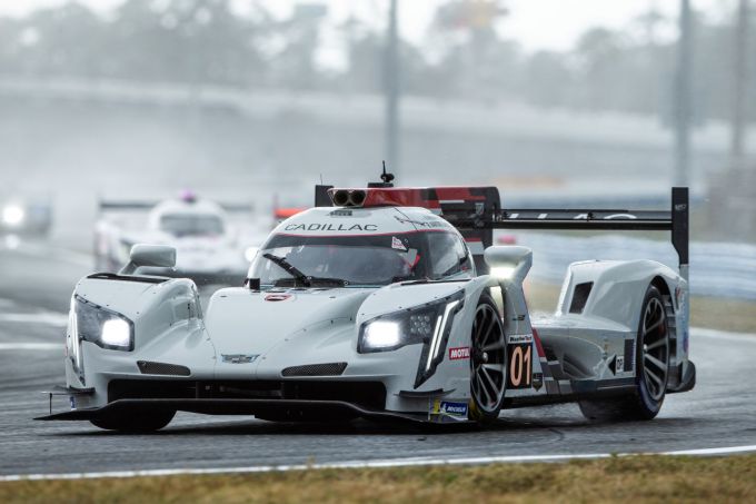 Nr01_Renger_van_der_Zande_actie_zijkant_Daytona_2021