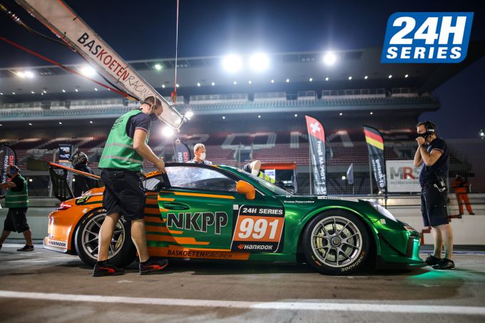 24 Dubai Nr991_Hilders-Voerman-Bessem-Herber_Bas_Koeten_Racing_911klasse