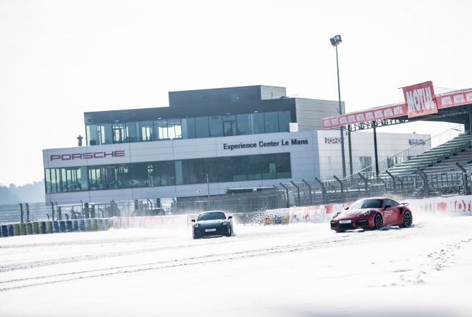 Porsche besneeuwd Le Mans circuit 2