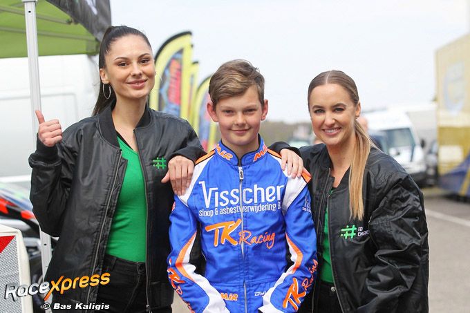 Dylan Visser en grid girls