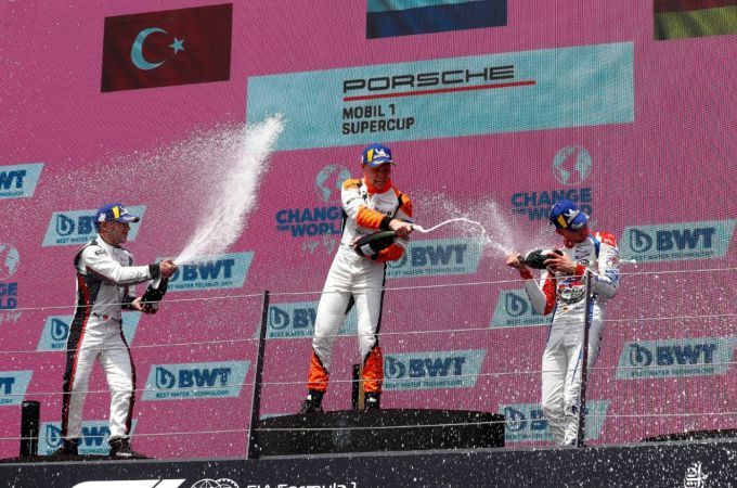 Team GP Elite Larry ten Voorde podium