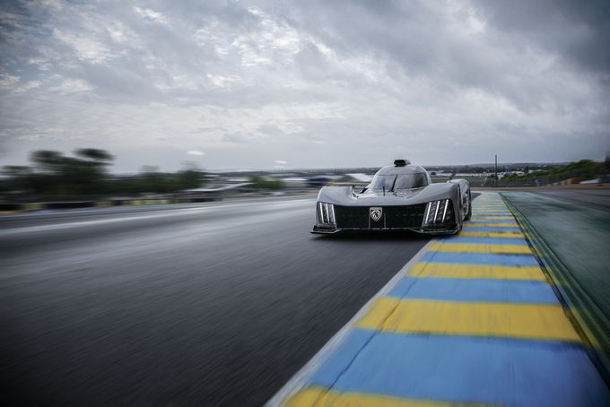 Van de PEUGEOT 905 tot de PEUGEOT 9X8: 30 jaar innovatie en topprestaties