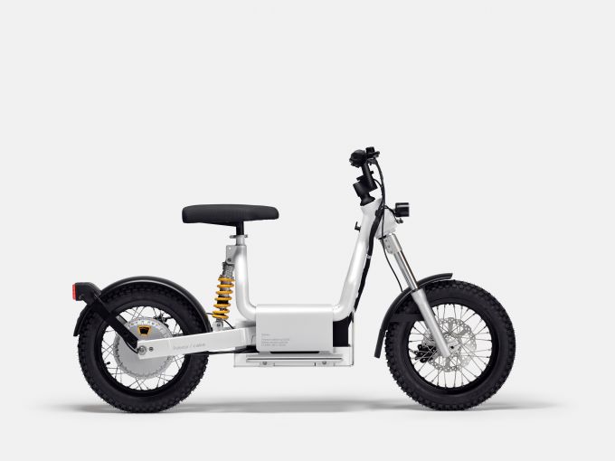 Polestar onthult samen met CAKE een limited edition e-moped