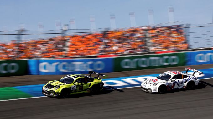 Porsche Mobil 1 Supercup op CM.com Circuit Zandvoort Laurin Heinrich voor Leon Köhler