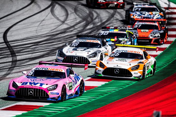 Spectaculaire_gevechten_om_posities_in_het_DTM middenveld op de Red Bull Ring