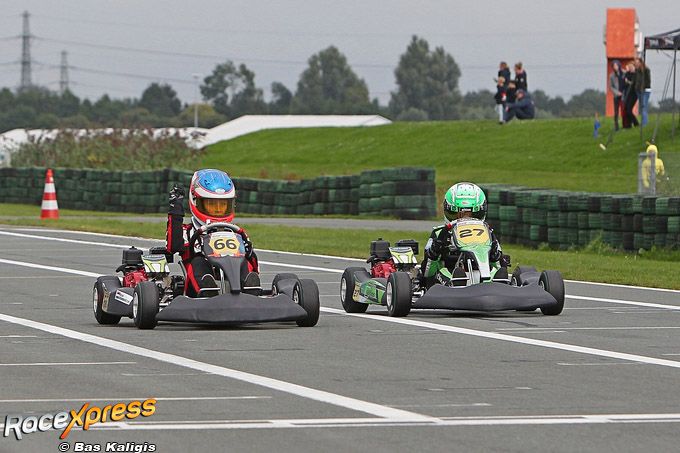 Eva Dorrestijn juicht na zege in derde manche Assen