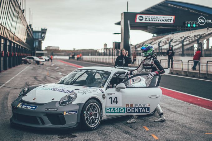 Porsche Sprint Trophy Benelux Nr8 pitstraat Nr14