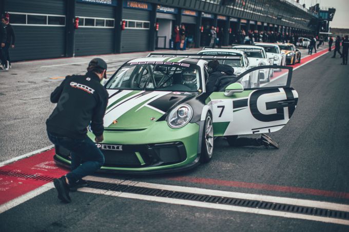 Porsche Sprint Trophy Benelux Nr4 rijtje pitstraat