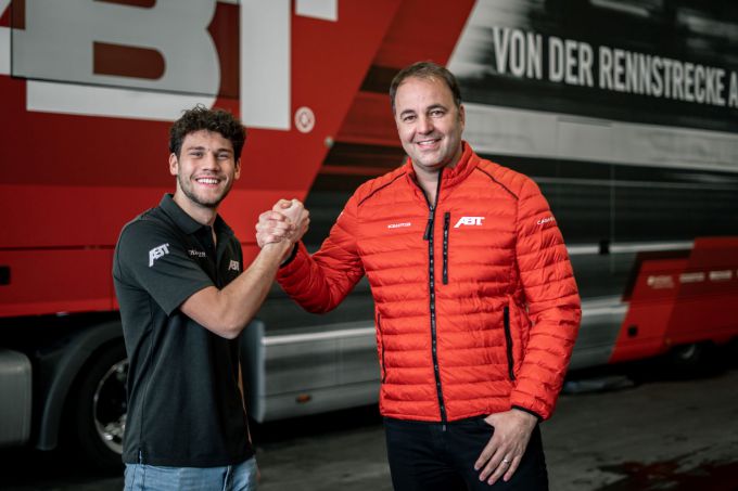 DTM-Nieuwe DTM_coureur_Ricardo_Feller_met_ABT_CEO_en_Teambaas_Thomas_Biermaier_l-r