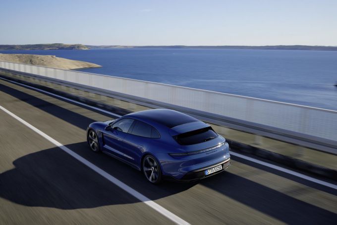 Porsche Taycan Sport Turismo 6