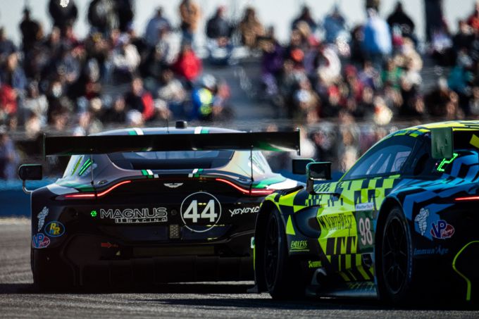 24H Daytona 2022 Aston Martin Nr44_and_Nr_98_in_qualifying_race