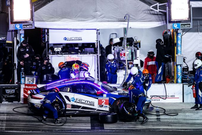 24H Daytona 2022 KCMG Porsche 3 Laurens Vanthoor pitstop