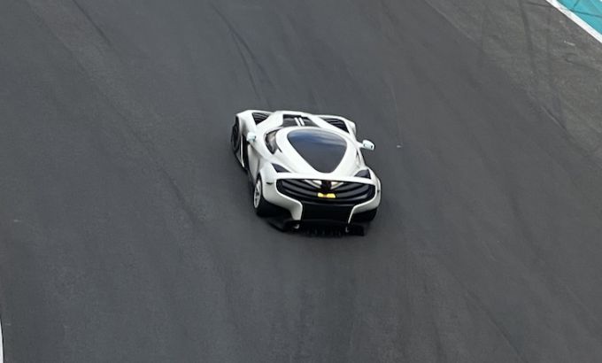 Veloqx-Fangio-Yas-Marina 3