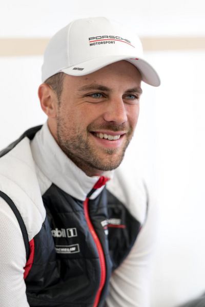 Porsche_fabrieksrijder_Laurens_Vanthoor