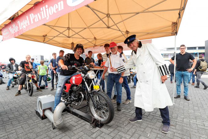 Duizenden bromfietsliefhebbers naar TT-Circuit van Assen voor grootste bromfietsevenement van Nederland