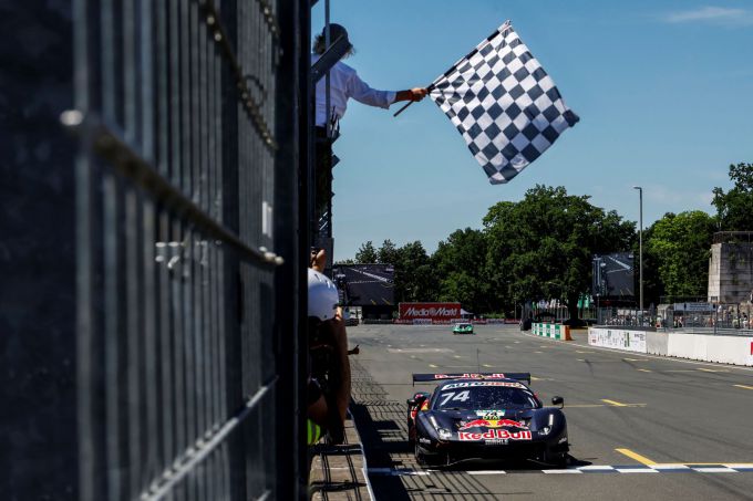 Norisring powered by BMW M Felipe Fraga winnaar over finishlijn