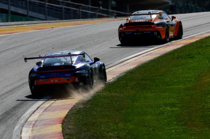 Porsche Mobil 1 Supercup. Op het Circuit de Spa-Francorchamps Eau_Rouge_op