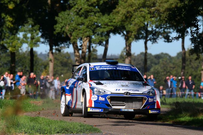 In de Eurol Hellendoorn Rally 2019 rijdt Bob de Jong met zijn Hyundai i20 R5