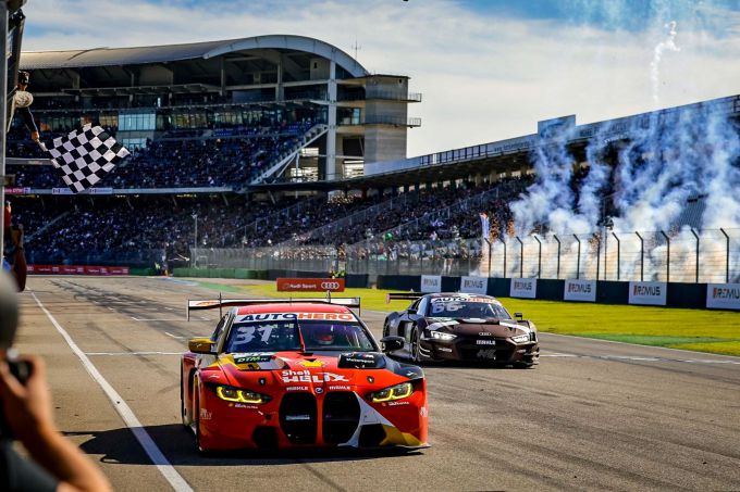 Sheldon van der Linde DTM kampioen 2022 met Schubert BMW 4