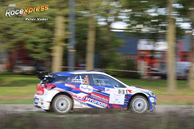 Rocar-Tech Twente Rally_Bob_de_Jong_actie_zijkant_RX_foto_Peter_Vader