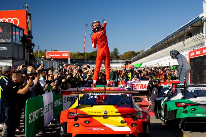 DTM Hockenheimring powered by AUDI Zondag Sheldon van der Linde op het dak