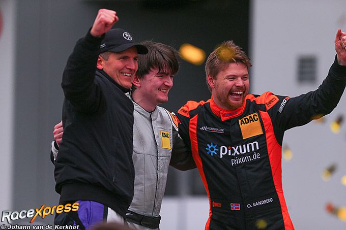 Blijdschap bij het Team Adrenalin Motorsport Team Alzner Automotive