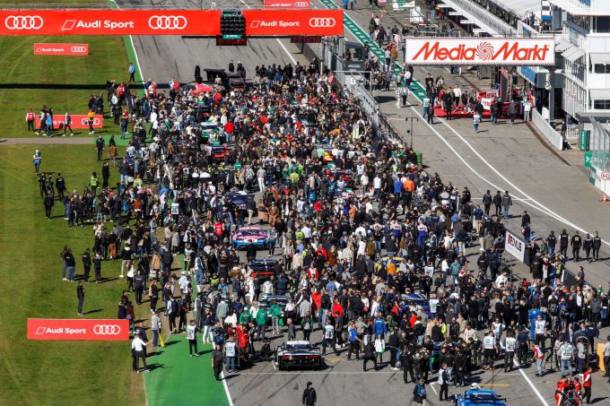 DTM finale 2022 Hockenheim billboards publiek