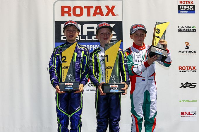 Mats van Rooijen podium midden wint golden Trop in Mini Ma
