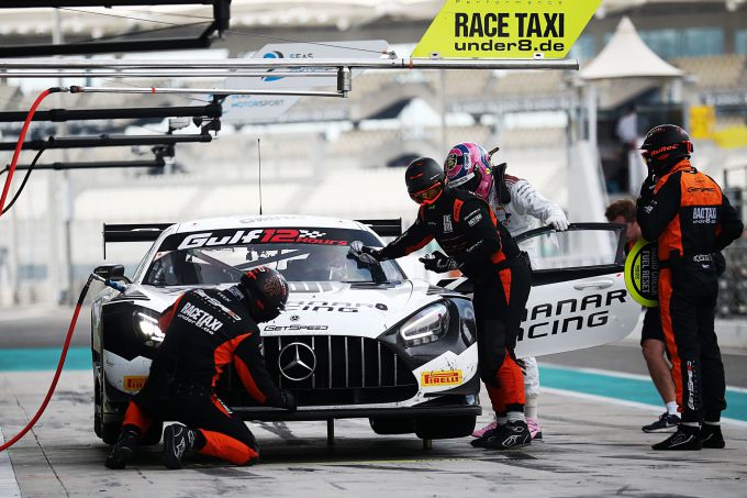 Gulf_12_Hours_race_taxi_Mercedes