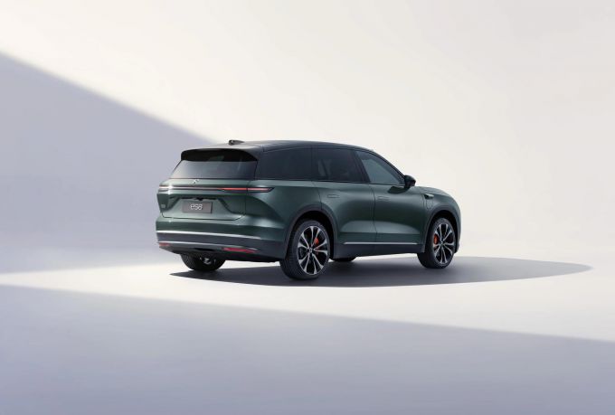 NIO ES8