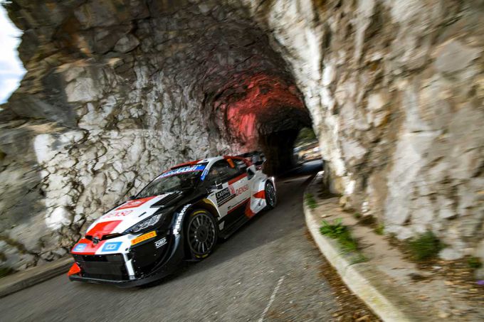 04_Toyota_Car_17_Sebastien_Ogier_Vincent_Landais