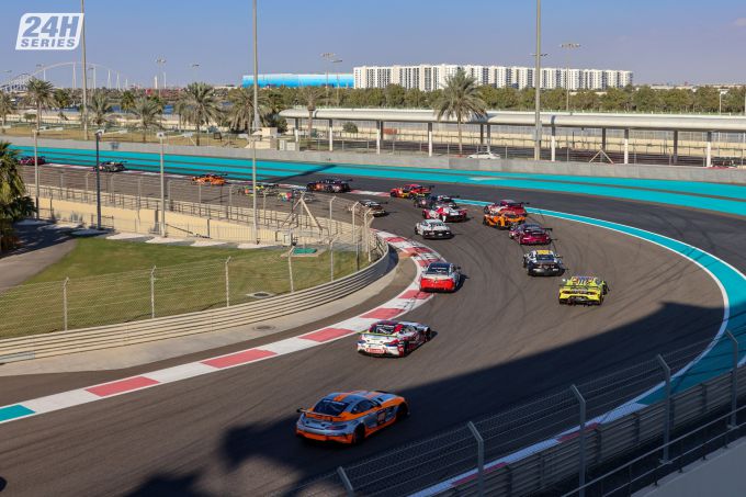24H SERIES 2023 Hankook 6 Hours ABU DHABI foto 14 startveld op de achterkant