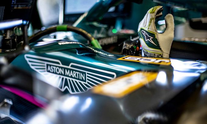 Aston Martin op weg naar de top 7 logo