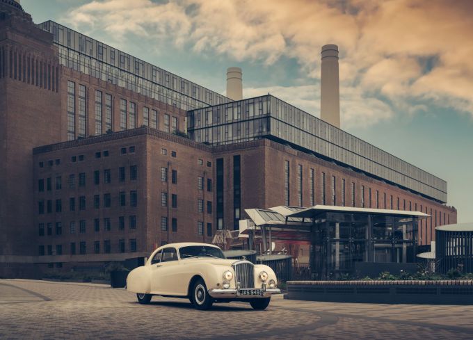 Bentley Continental en de JAS 949 foto 2