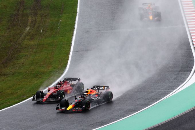 Max_Verstappen_vecht_met_Charles_Leclerc GP Japan 2022